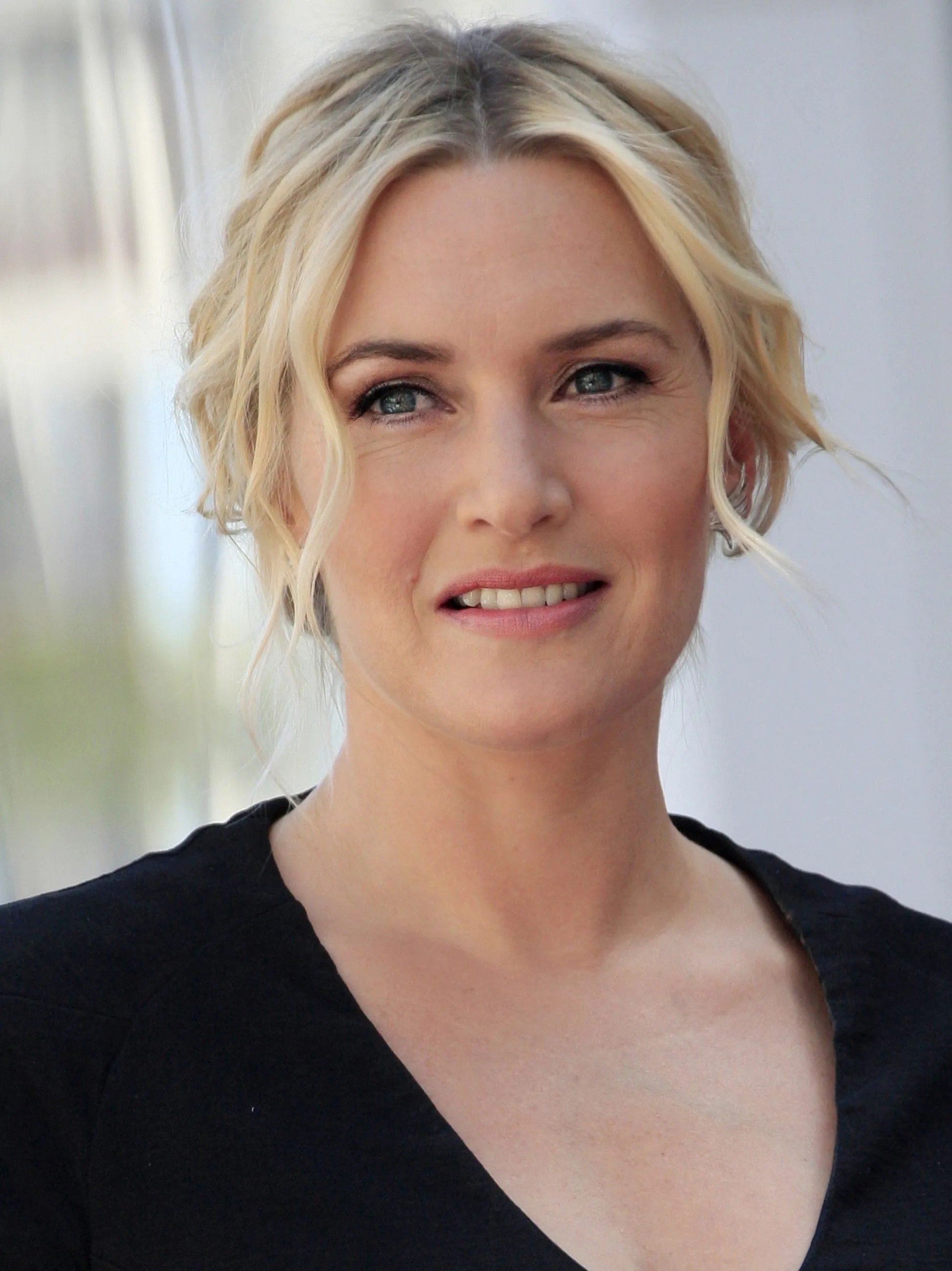 Ms. Kate Winslet (10mostbeautifulwomen.com)