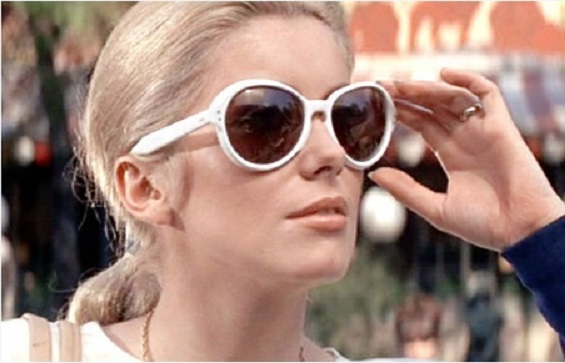 Mme Catherine Deneuve